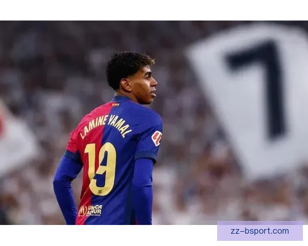 特里欧冠决赛意外滑倒失点引发球迷热议与赛场争议